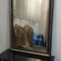 میز و اینه و‌شمعدان