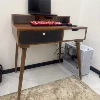 میز تحریر و کامپیوتر لوکس