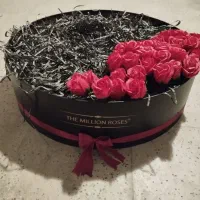 باکس بزرگ کادویی و گل رُز قطر ۶۱ ارتفاع ۱۷ نو