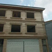 شاگرد نیروی کاری برای سنگکاری و کاشیکاری