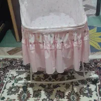 گهواره سالم و در حد نو و تمیز|تخت و صندلی بچه|مشهد, کوی سیدی|دیوار