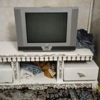 تلوزیون ب همراه میز