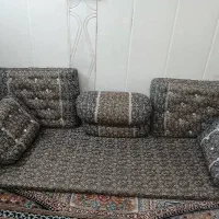 تکیه، پشتی، کناره، شاهنشین