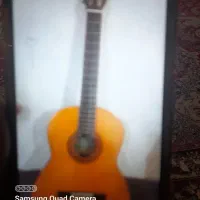 گیتار تمیز سالم بدون خرابی.