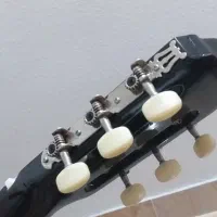 گیتار مشکی سالم نو نو|گیتار، بیس، امپلیفایر|رشت, اسماعیل آباد|دیوار