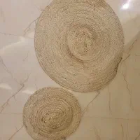 دوتا حصیر و صندلی خام