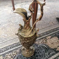 پارچ یا گلدان سیاه قلم کاری شده