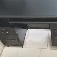 میز کامپیوتر در حد نو و سالم