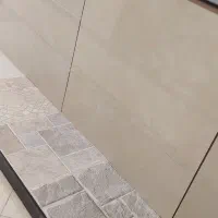 فروش یک طبقه آپارتمان طبقه بالا لب خیابان ۲۰ متری