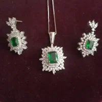 نیم ست نقره نگین زمرد نو ( مناسب کادو روز زن )