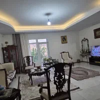 یک واحد آپارتمان ۱۳۰ متری