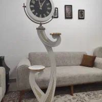 ساعت ایستاده سفید
