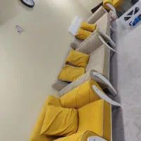 فروش مبل درحد نو با4عدد میز 5عدد بالشت