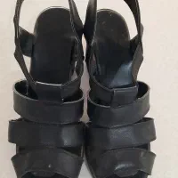 سه جفت کفش زنانه