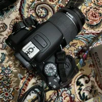 ۷۰۰ دی کنون همراه با لنز
