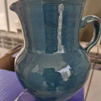 پارچ و لیوان سفالی و پشتی