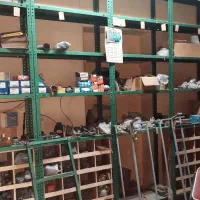 فروش ویترین و میزکار و قفسه های فلزی محکم|فروشگاه و مغازه|اهواز, ۳۰ متری|دیوار