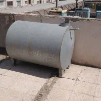 دو تا منبع یک منبع ۵۰۰ لیتری و  یک ۲۰۰۰ لیتری