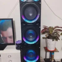 بسیار تمیزو کم کار و وضوح صدا عالی همراه پخش نور|سیستم صوتی خانگی|مشهد, کریم آباد|دیوار