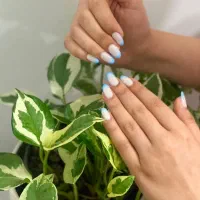خدمات کاشت و لمینت و ژلیش ناخن با قیمت پایین