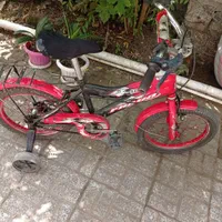 دوچرخه قرمز باحال و سرحال
