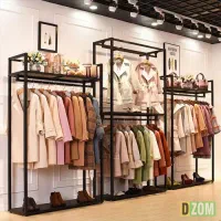 فروشنده باتجربه و سرزبون دار فروشگاه پوشاک دربازار