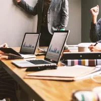 طراحی و پیادهسازی وبسایت همراه با سئو