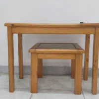 تعدادی تابلو و روشنای خانه ساعت و جلو مبلی