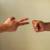 بازی خوب پیش منه پول خوب داره