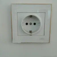 ب یک برقکار ماهر یانیمه ماهر نیازمندم بصورت شراکتی