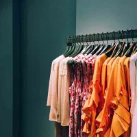 فروشنده خانم جهت کار در بوتیک زنانه