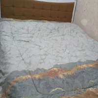 تخت خواب و دوعدد پاتختی