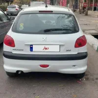 ۲۰۶ سقف شیشه