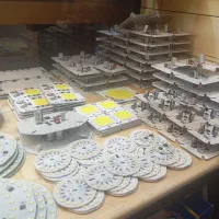 لامپ های خانه خراب را تعمیر میکنم