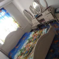 تخت دو نفره، آینه  و کنسول، پا تختی