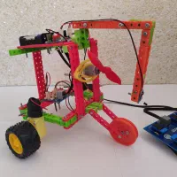 کلاس آموزش خلاقیت و رباتیک و برنامه نویسی