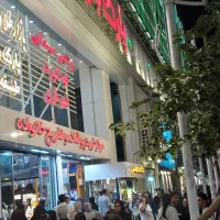 مغازه گل جای پارک بازار/روبروی آسانسور و پله برقی