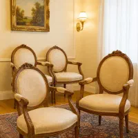 فروش چند دست مبل و صندلی
