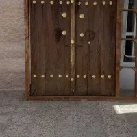 یک عدد درچوبی قدیمی بسیار شیک