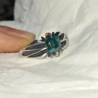 انگشتر نقره تک چنگ توپاز سبز