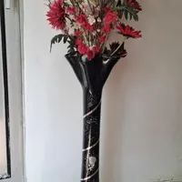 گل مصنوعی و گلدان زیبا