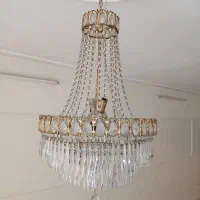 لوستر کریستالی قدیمی و خاص