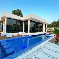 ویلا-نما-مدرن-مهندسی-ساز-با-استخر-مبله-کامل