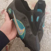 کفش ورزشی فوتبالی