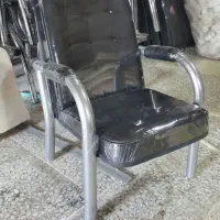 صندلی اداری و زیر پایی