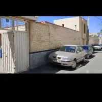 حیاط ۲۰۰ متری با بر ۲۰ متری