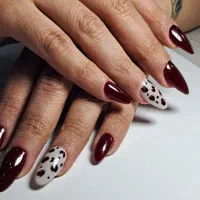 خدمات تخصصی کاشت ناخن