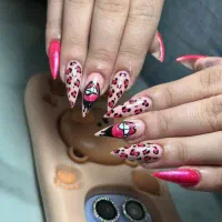 کاشت ناخن پدیکور مانیکور