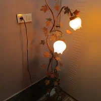 آباژور ایستاده