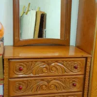 درایور همراه دوعددپاتختی وکمد آنتیک وسالم